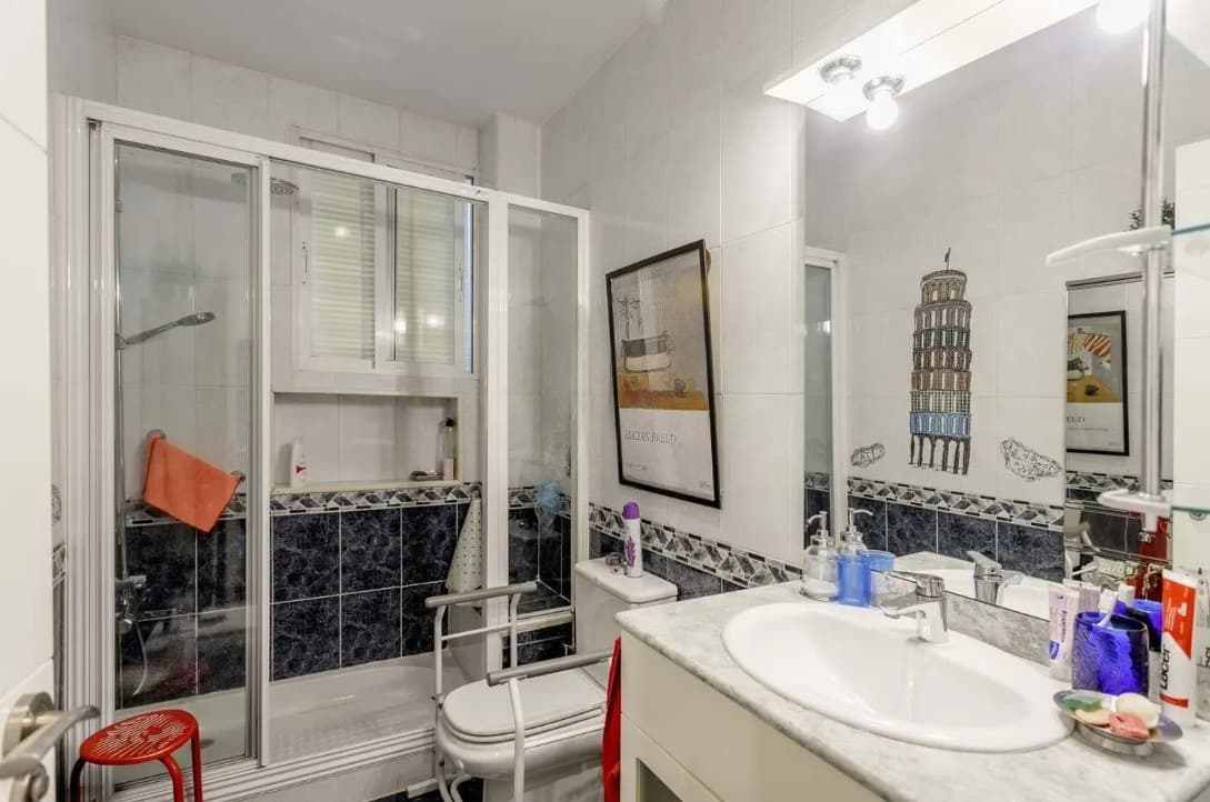 Bathroom wide-angle photo fix